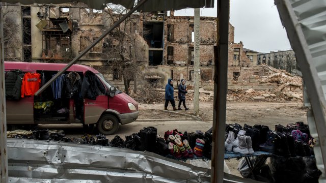 Русия съсредоточава войски в Луганска област а Киев подозира че