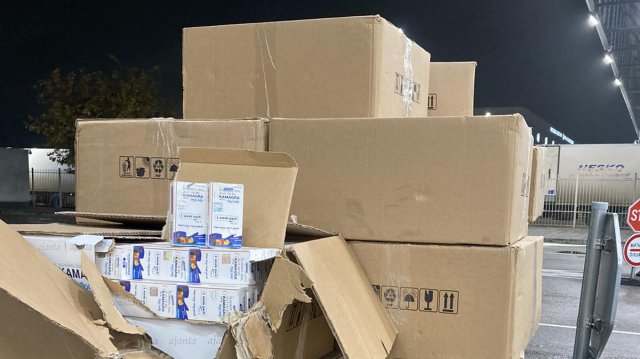 Митнически служители задържаха голямо количество контрабандно пренасяни хранителни добавки за стимулиране на