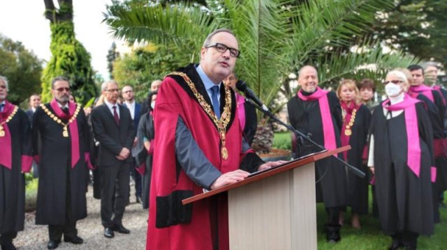 Общо събрание на Софийския университет Св Климент Охридски реши ректорът