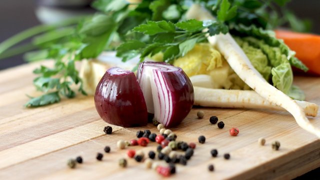 Консумацията на лук намалява риска от развитие на рак на дебелото
