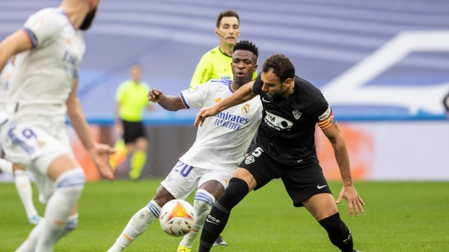 Реал Мадрид и Елче завършиха 2 2 в мач от 22 рия