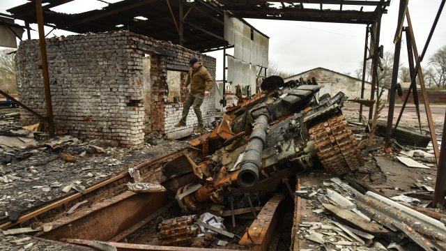 Най малко петима души са загинали сред които 3 месечно бебе а