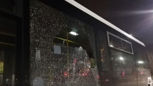 Стрелба по три автобуса от градския транспорт в Пловдив тази