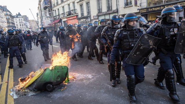 Лекари са ампутирали тестиса на млад мъж който бил ударен