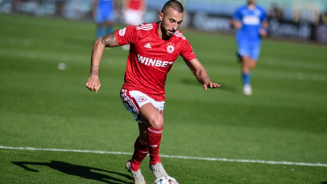 Левият краен защитник на ЦСКА Брадли Мазику със сигурност ще