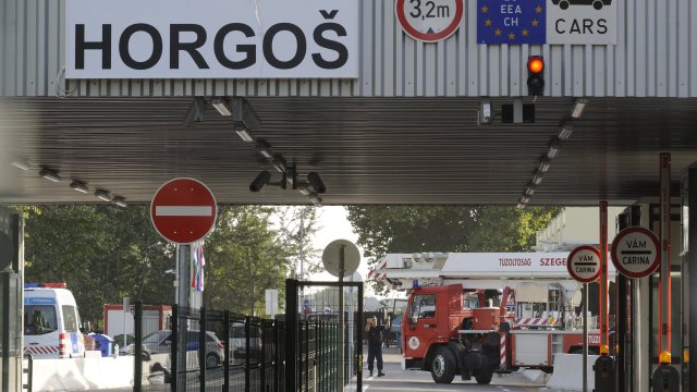 Във връзка с информацията за български граждани чакащи да преминат