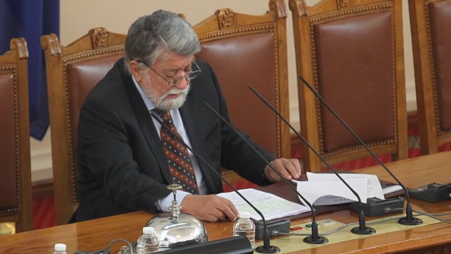 Първото заседание на депутатите за новата година бе открито с