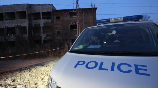 Мъж преби до смърт 21-годишната си приятелка в Омуртаг