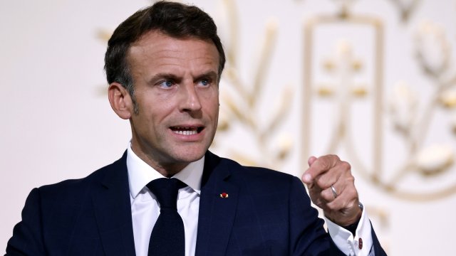 Френският президент Еманюел Макрон нарече пародия и провокация  организирането на референдуми
