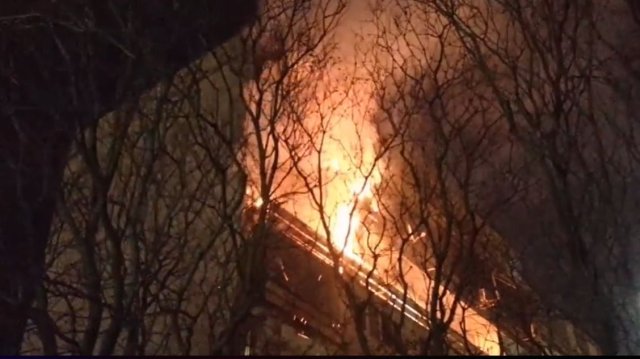 Пожар във варненския квартал "Младост". По първоначална информация има обгазени