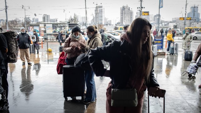 Над 300 български граждани са потърсили помощ за евакуация като