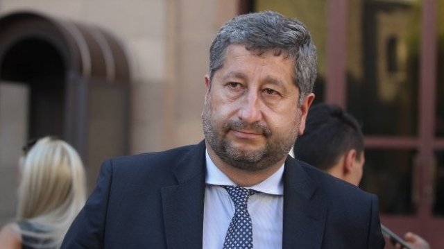 Демократична България свиква протест пред сградата на президентството в София