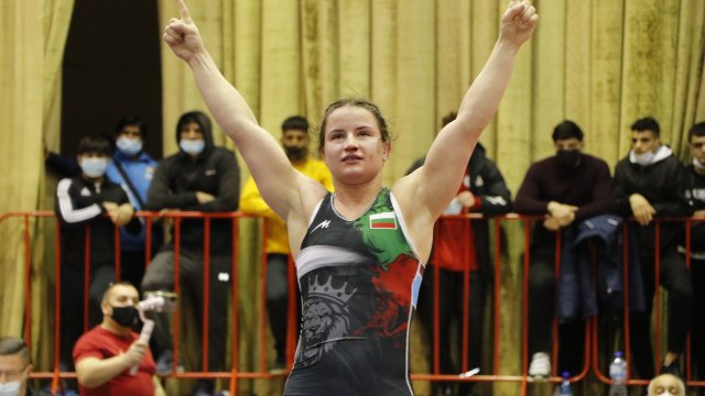 Биляна Дудова победи Тайбе Юсеин на международния турнир по борба