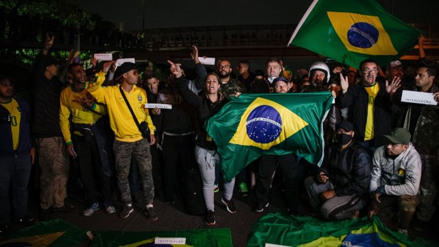 Бразилският президент Жаир Болсонаро обеща да спазва конституцията и упълномощи