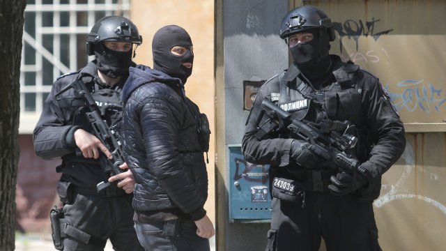 При полицейска в Бургас е задържан млад мъж с над