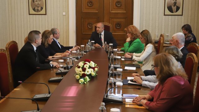 Представители на Има такъв народ се явиха за консултации при