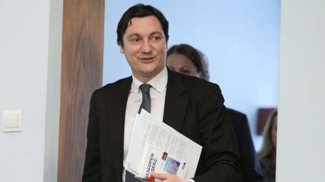 Засега нещата за съставяне на правителство не изглеждат оптимистично каза служебният министър