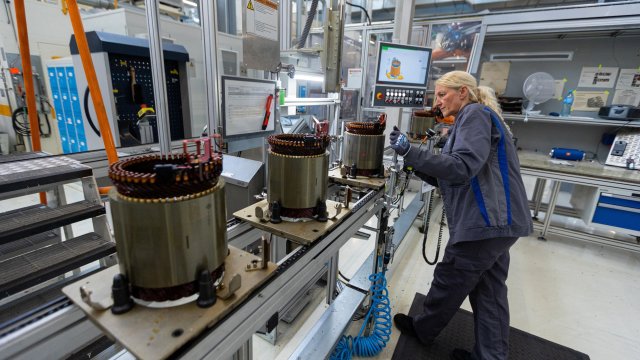 В Германия много предприятия и цели икономически сектори страдат от