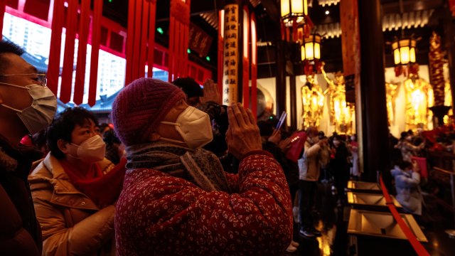 Китай съобщи че повече от 12 600 души са починали