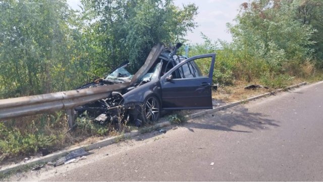 Двама младежи оцеляха по чудо слез зрелищна катастрофа на пътя