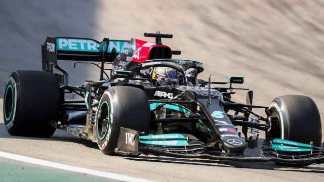 Макс стартира по добре и взе първото място на Валтери Ботас