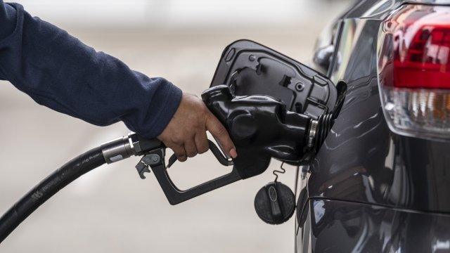 От днес в Унгария по-евтин бензин ще могат да зареждат
