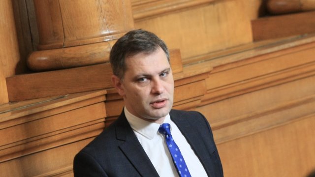 Премиерът избяга позорно излезе през задния вход на кооперацията Това заяви