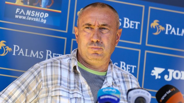 Треньорът на "Левски" Станимир Стоилов коментира проблемите в българския футбол