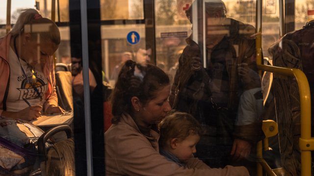 Стотици украинци приети в Англия след началото на руската инвазия