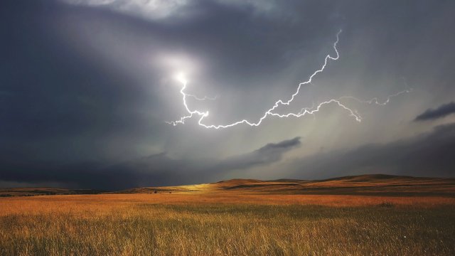 Жълт код за опасни бури е обявен за Северна и