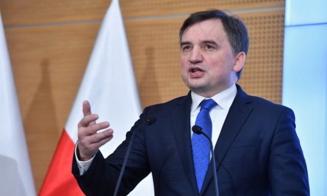 Полският министър на правосъдието Збигнев Зьобро настоя Варшава да спре