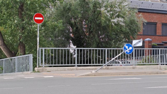 В платформата на продължаваме да получаваме сигнали за счупени и