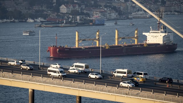 Плаващ под флага на Папау товарен кораб MKK 1 пътуващ