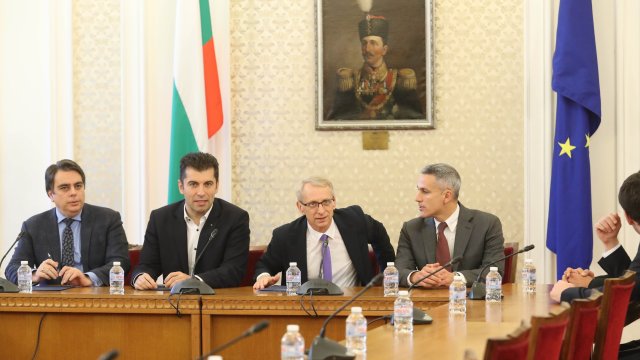 Продължават преговорите за съставяне на правителство с евентуален втори мандат