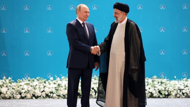 Иран и Русия сключиха споразумение за размяна и внос на