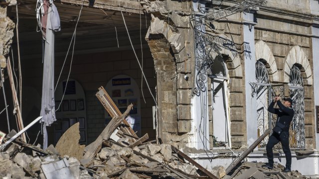 Русия изстреля тази нощ четири ракети по южния украински пристанищен