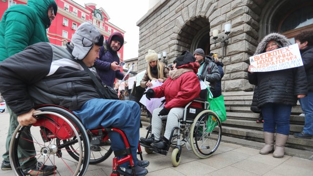 Снимка: Хора с увреждания не получават навреме пенсиите за инвалидност