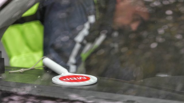 Мъж е в болница след побой и прободна рана във