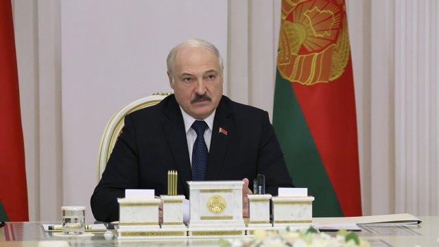 Лукашенко също така категорично отрече да е организирал или да