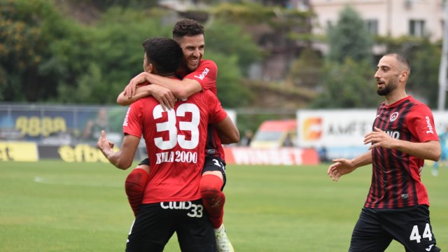 Локомотив София победи Пирин Благоевград с 1 0 при гостуването си