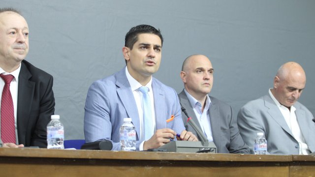 От два дни слушам кой по кого е стрелял и