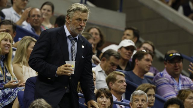 В жалбата се казва че Алек Болдуин е играел руска