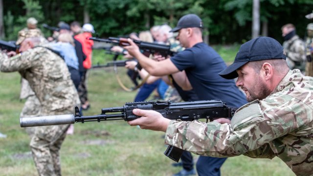 В Киев започнаха военни учения с цивилни за повишаване нивото