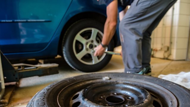 Kогато сменят гумите на автомобила си сезонно повечето собственици на