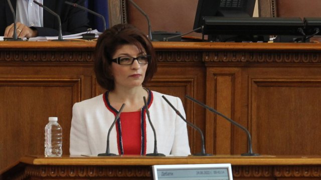 Правителството на четворната коалиция издържа шест месеца преди да настъпи