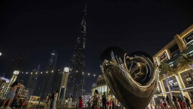 Строителни компании в Дубай изтупват от праха спящи от дълго