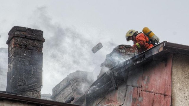 Пожар гори в квартал Модерно предградие в София По първоначална информация