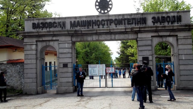 Няколко часа след изявлението на Нинова бившето ръководство на