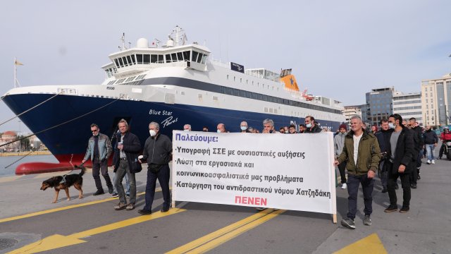 48 часова стачка блокира движението на фериботи и товарни кораби на
