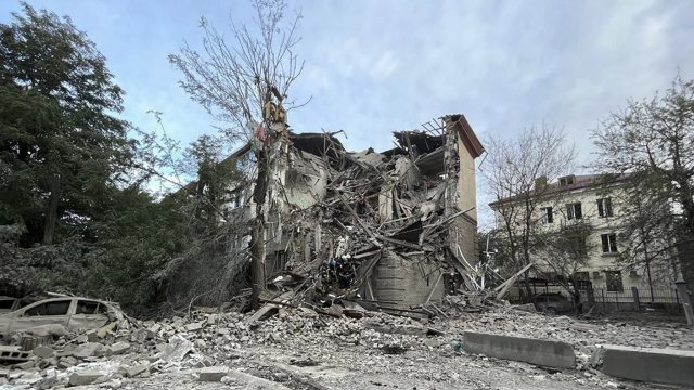 Поне 1 убит и 7 ранени, сред които и дете, при безмилостния руски обстрел в Запорожие